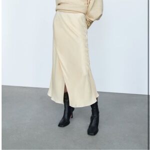 Zara brand new Cream slit style Midi Skirt